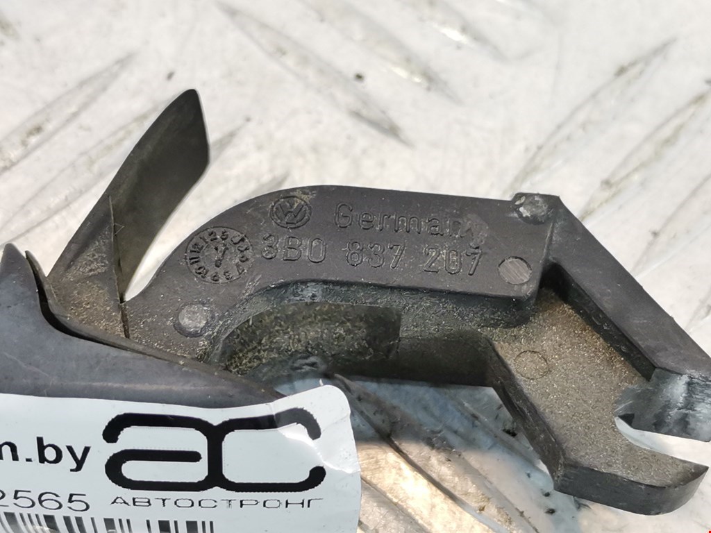 Ручка двери передней наружная правая VOLKSWAGEN Golf IV 1997-2003