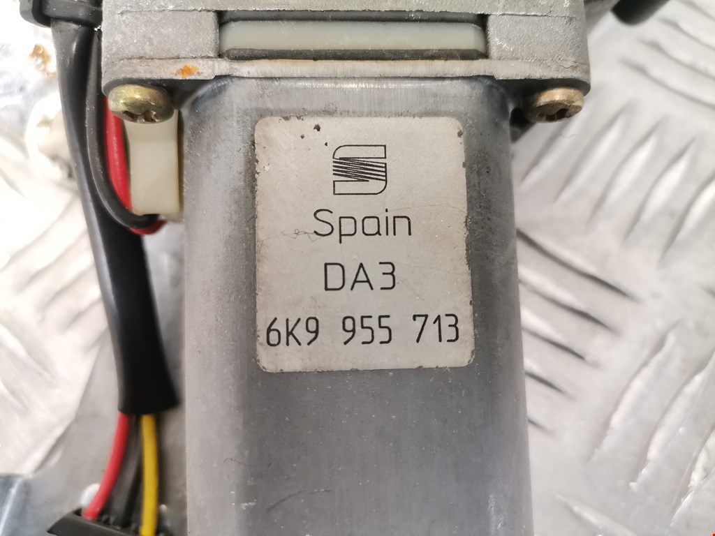 Моторчик стеклоочистителя задний VOLKSWAGEN Caddy II 1995-2004