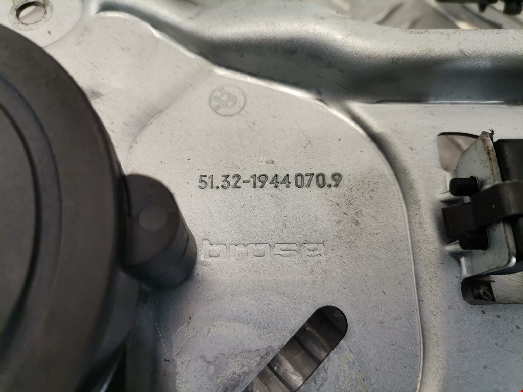 Стеклоподъемник передний правый BMW 5er 5 серия E34 1988-1997