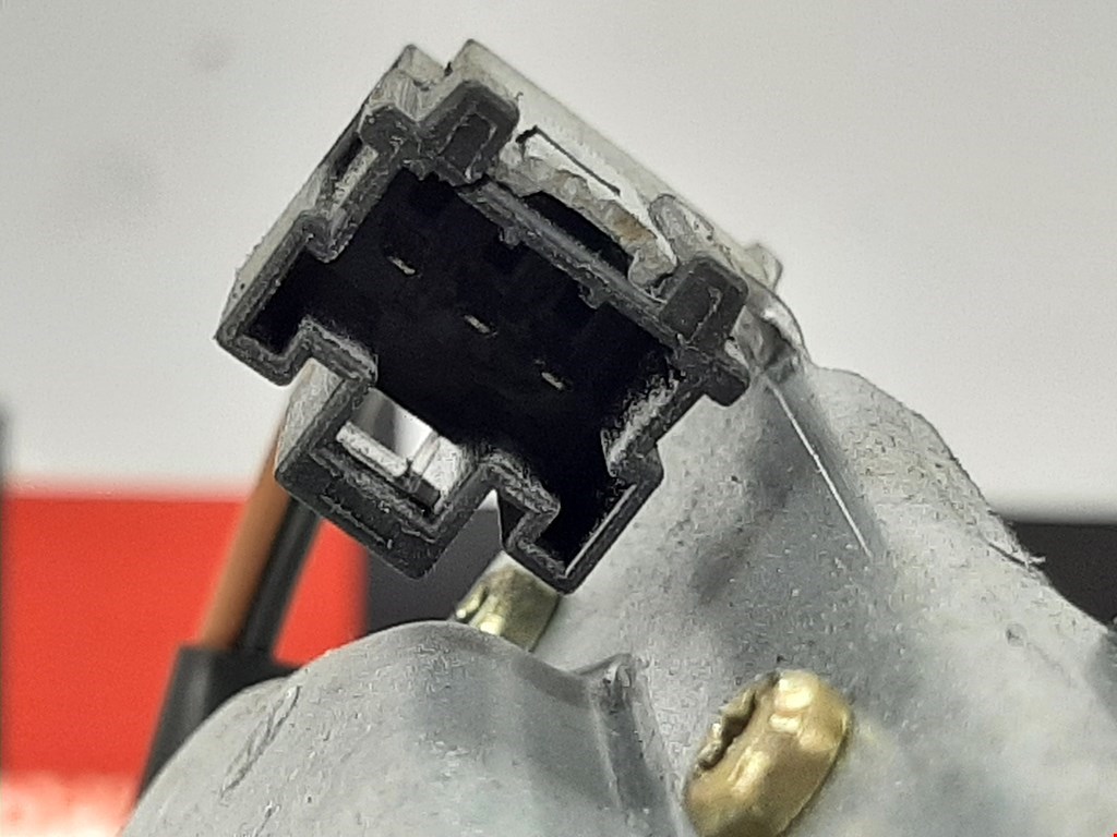 Моторчик стеклоочистителя задний MITSUBISHI Carisma 1995-1999