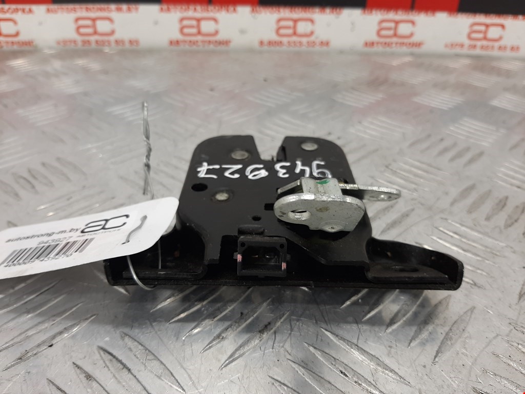 Замок багажника (крышки двери) AUDI A4 B5 1995-2001