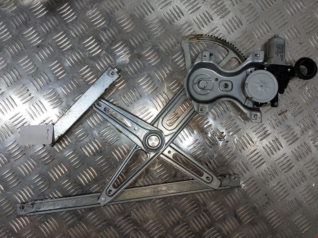 Стеклоподъемник передний левый TOYOTA Auris E150 2006-2012