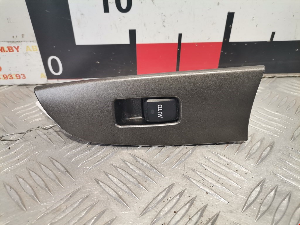 Кнопка стеклоподъемника LEXUS IS 2005-2013