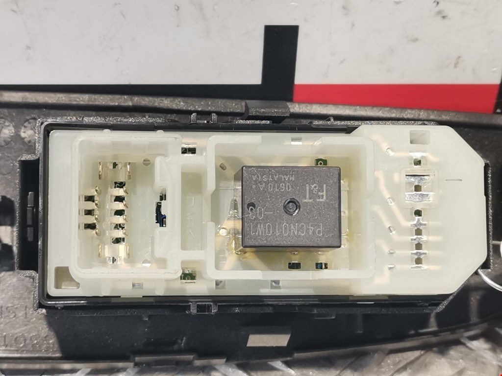 Кнопка стеклоподъемника LEXUS IS 2005-2013