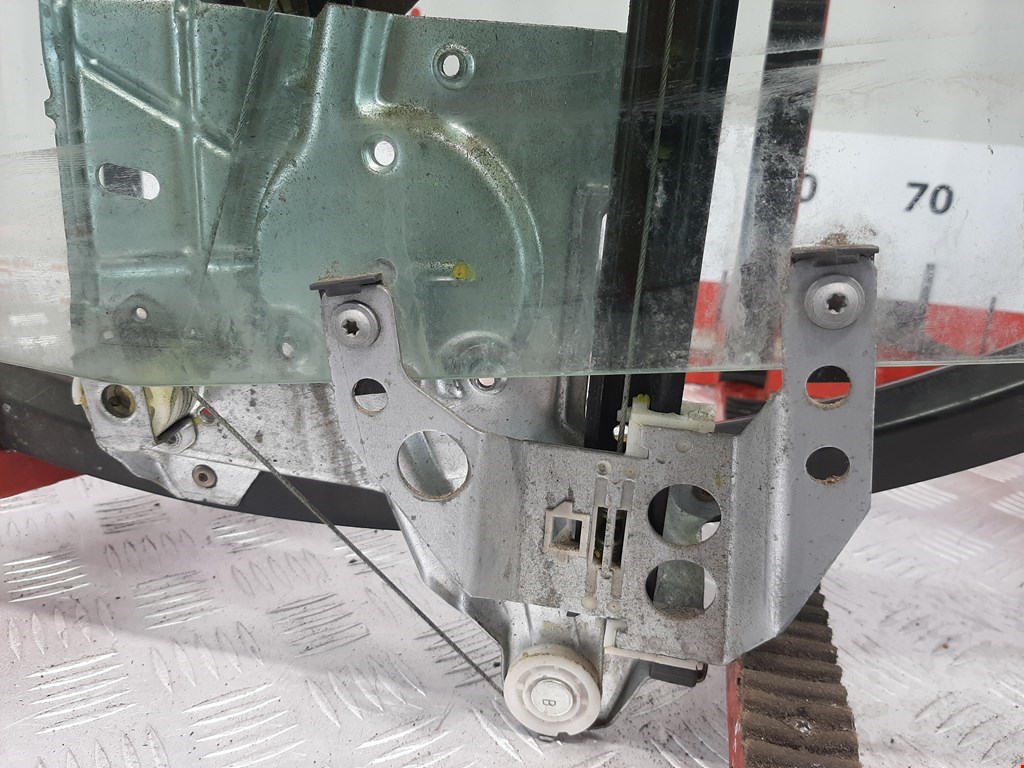 Стеклоподъемник задний левый AUDI A4 B5 1995-2001