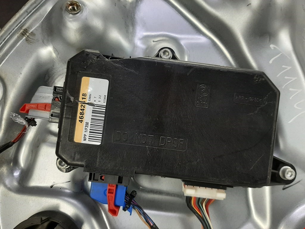 Стеклоподъемник передний правый FIAT Idea 2003-2016