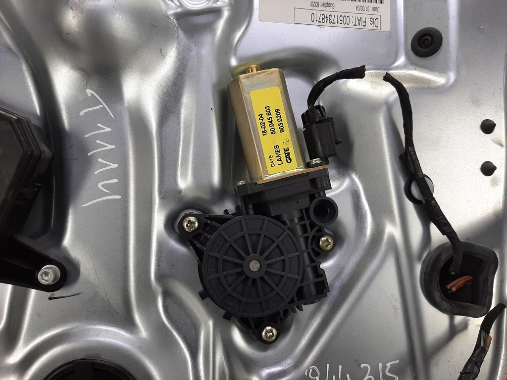 Стеклоподъемник передний правый FIAT Idea 2003-2016