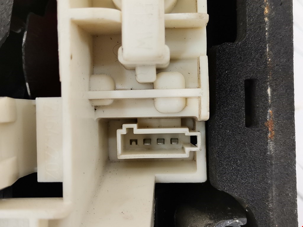 Фонарь задний внутренний правый OPEL Astra J 2009-2017