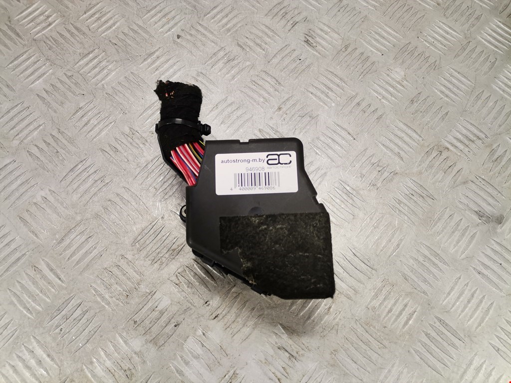 Датчик уровня в бачок омывателя AUDI A8 D3 2003-2010