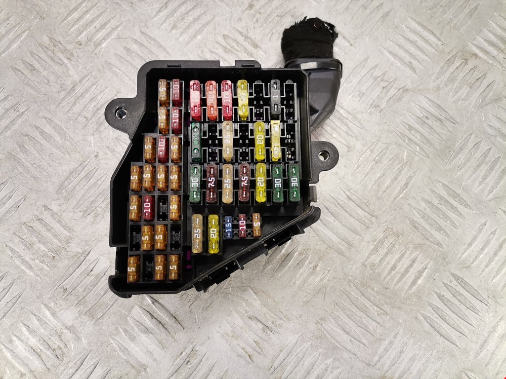 Датчик уровня в бачок омывателя AUDI A8 D3 2003-2010