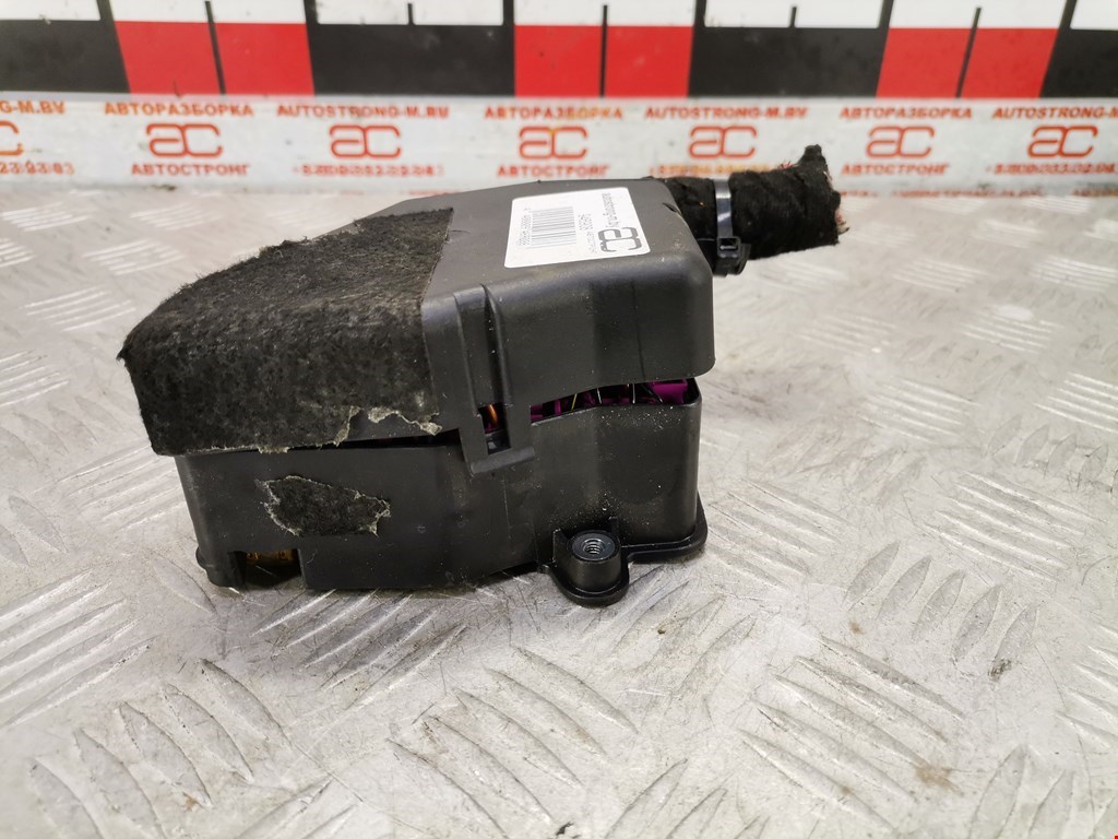 Датчик уровня в бачок омывателя AUDI A8 D3 2003-2010