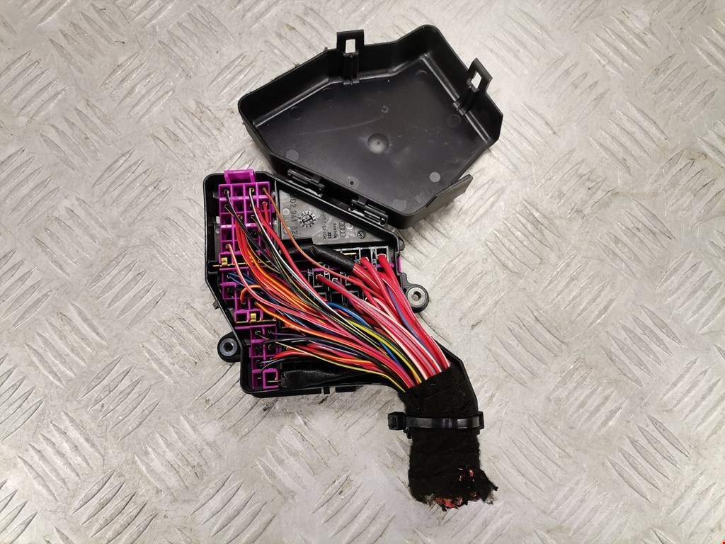 Датчик уровня в бачок омывателя AUDI A8 D3 2003-2010