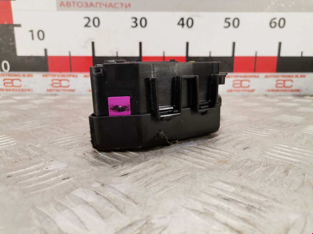 Датчик уровня в бачок омывателя AUDI A8 D3 2003-2010