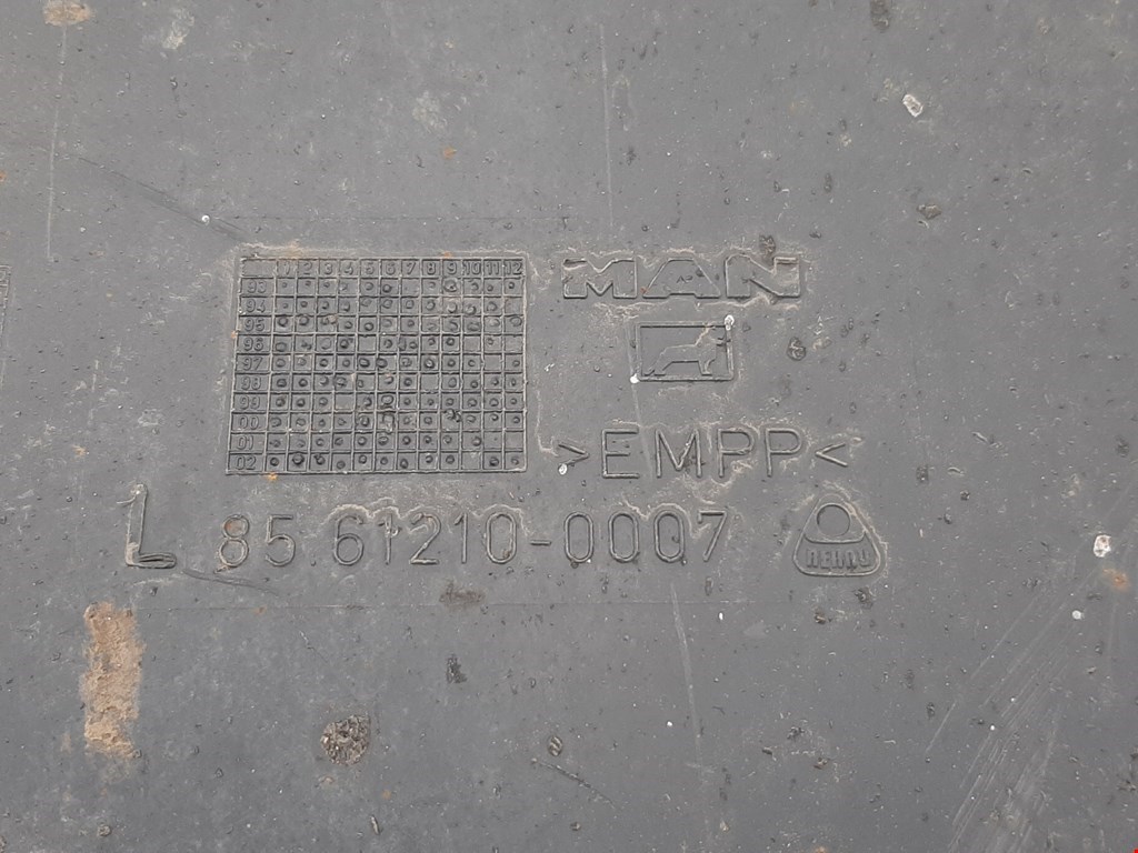 Локер (подкрылок) передний левый MAN L 2000 / LE 1994-2005