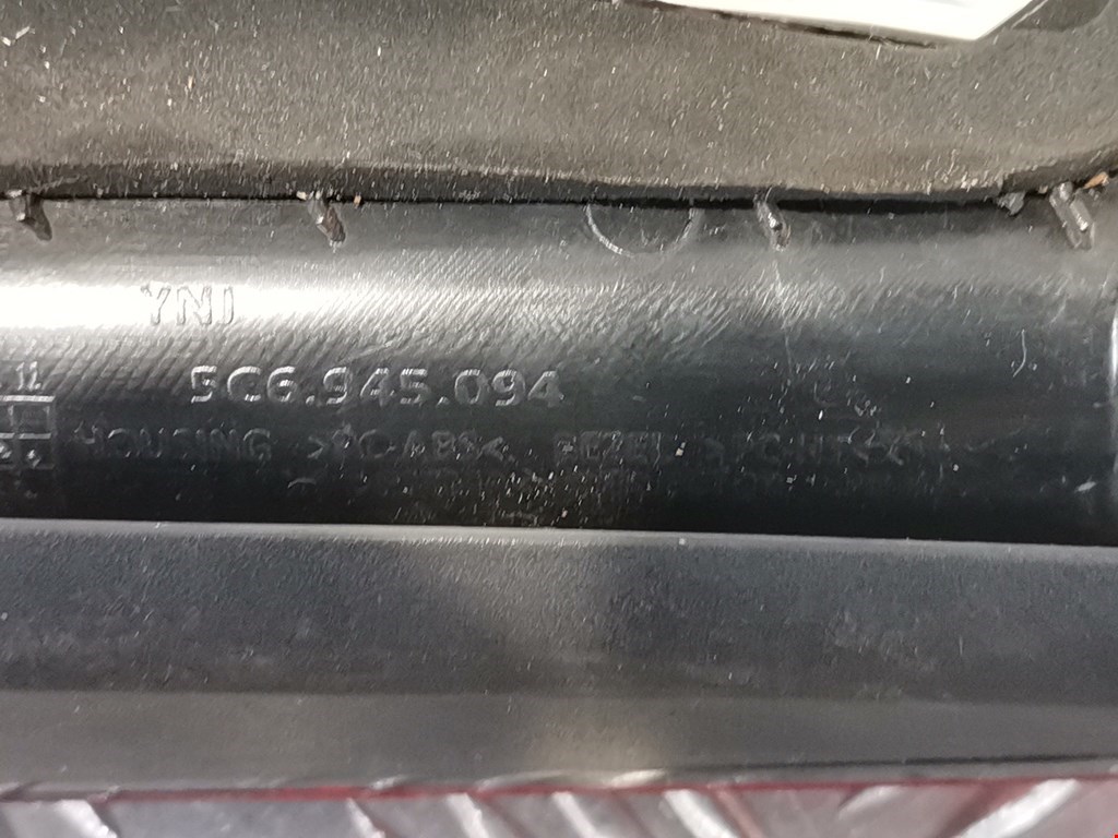 Фонарь задний внутренний правый VOLKSWAGEN Jetta VI 2011-2017