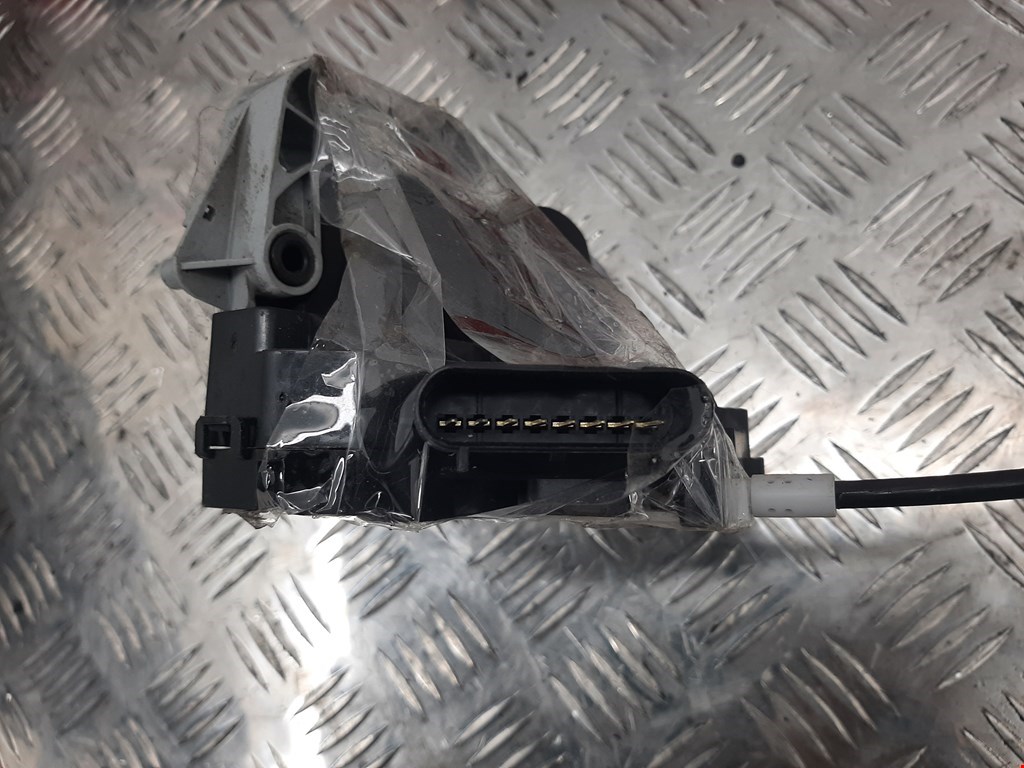 Замок двери передней правой FORD Fiesta 2008-2012