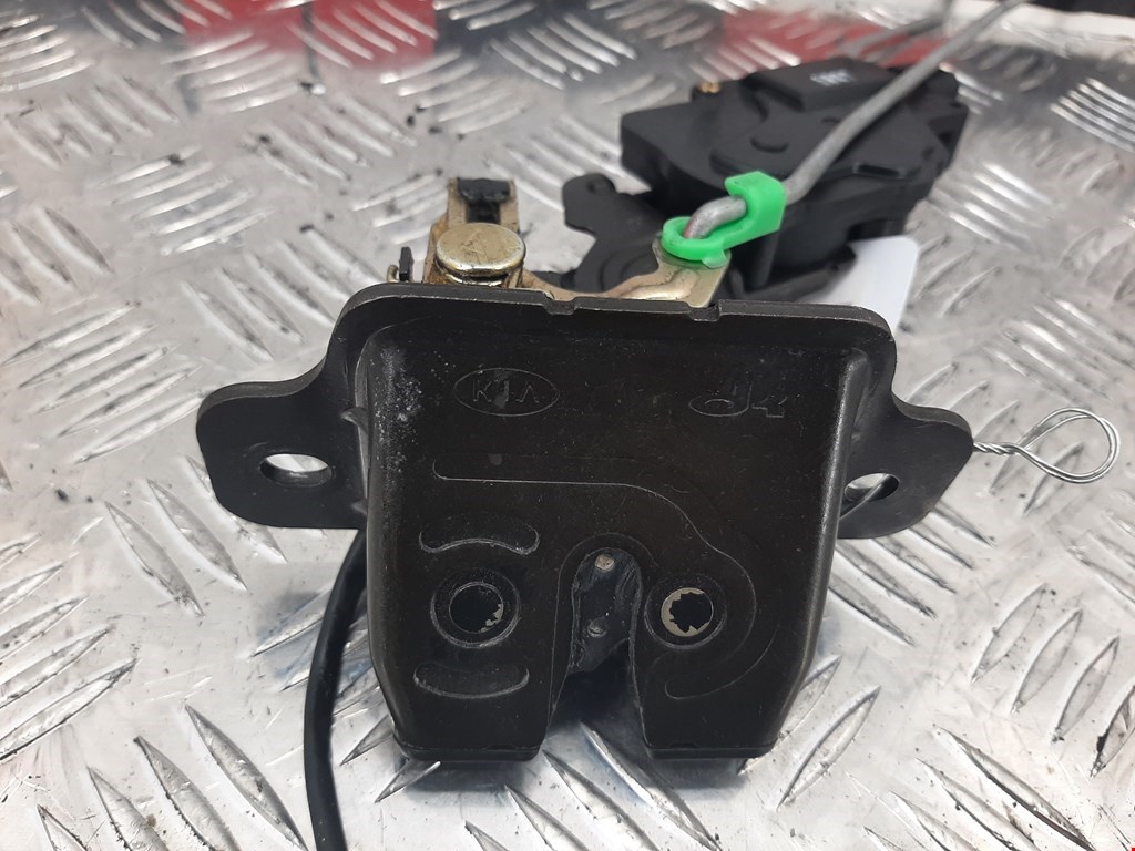 Замок багажника (крышки двери) KIA Cerato I 2004-2009