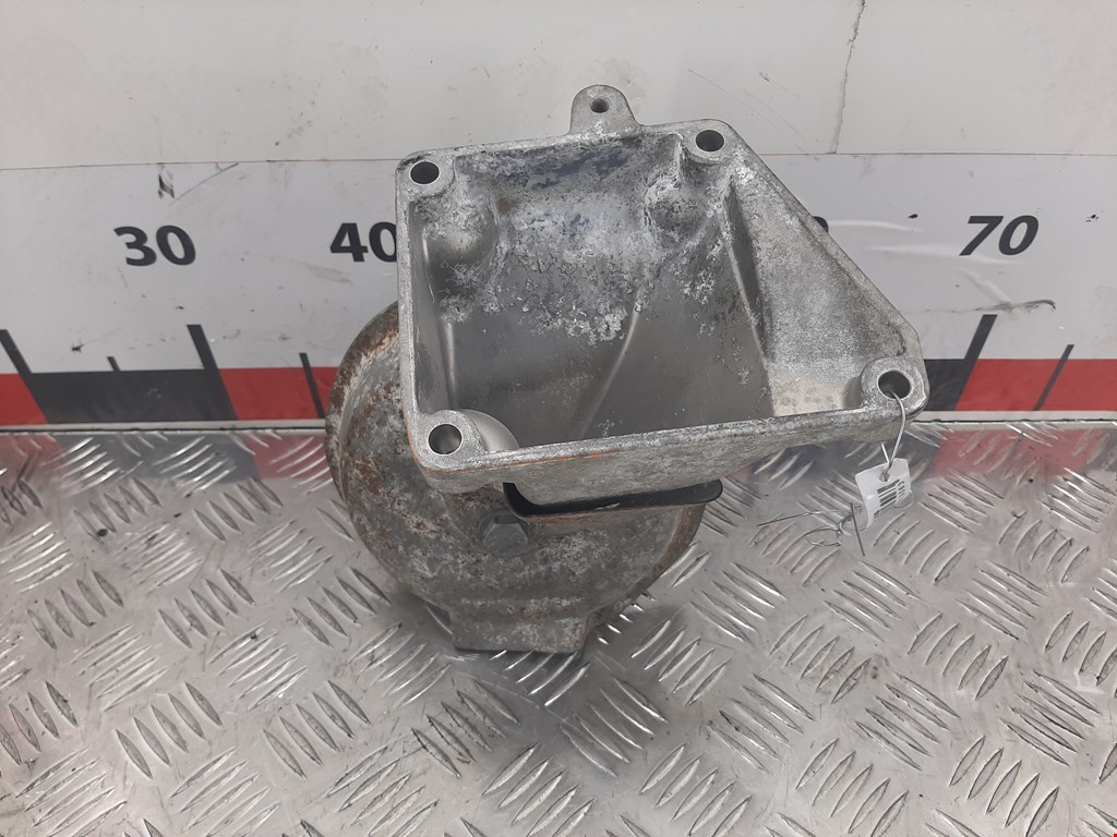 Кронштейн (крепление лапа) двигателя Mercedes CLS-Class (W219) (2004-2010)