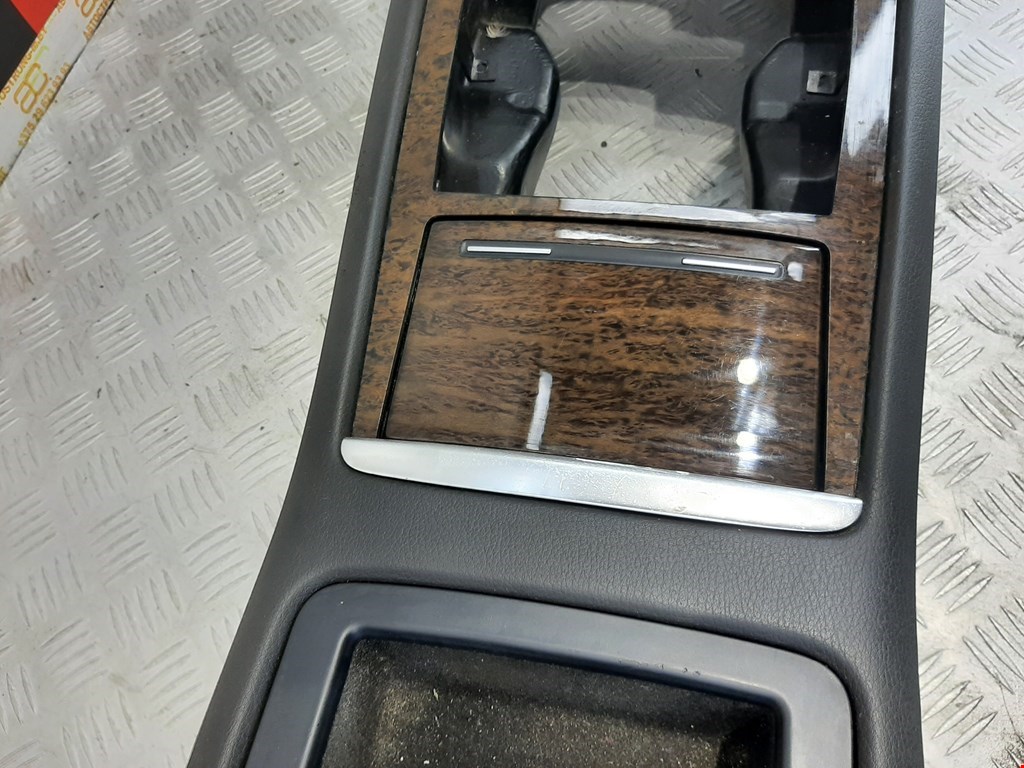 Консоль AUDI A8 D3 2003-2010