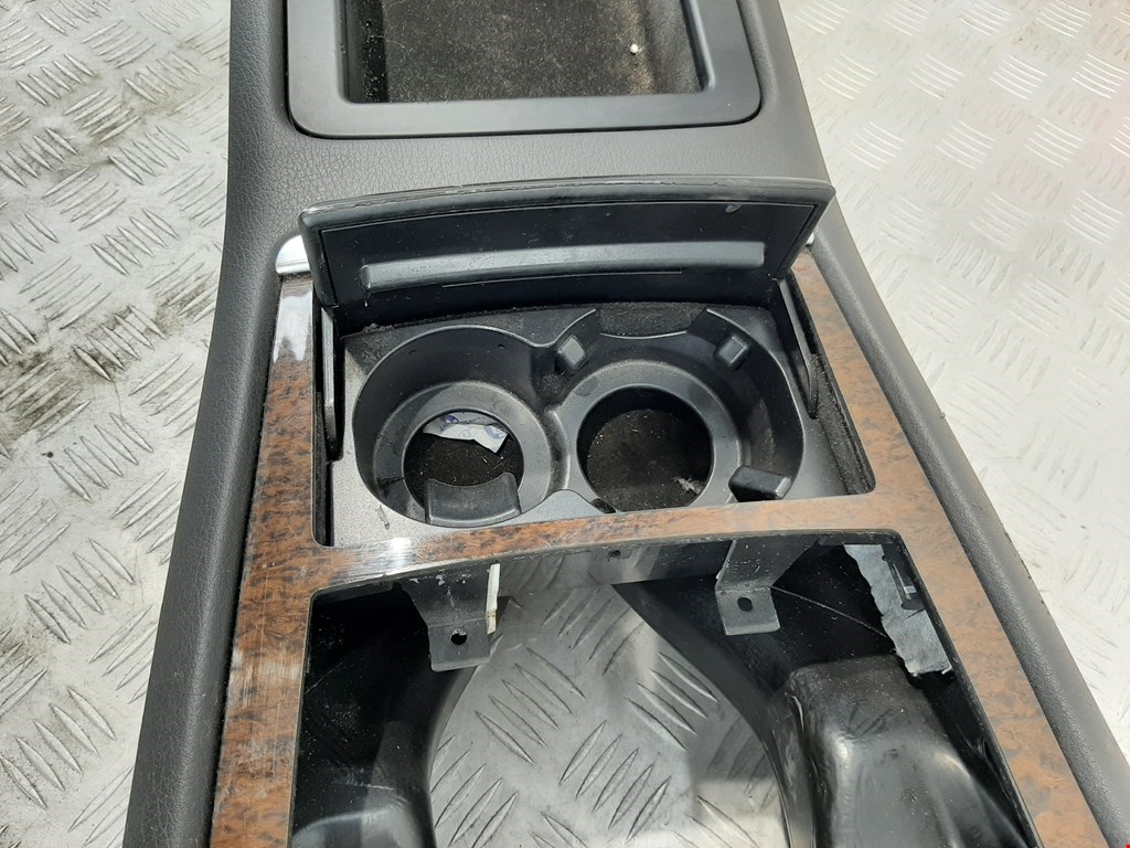 Консоль AUDI A8 D3 2003-2010