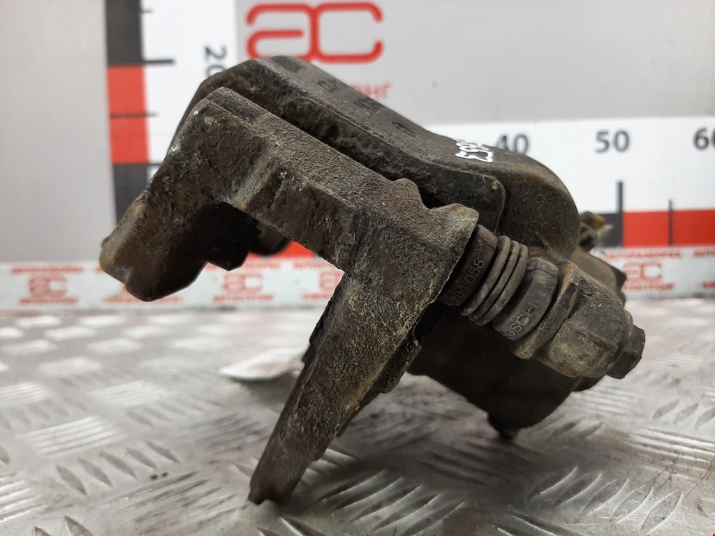 Суппорт передний правый FIAT Idea 2003-2016