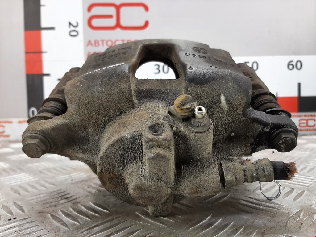 Суппорт передний правый FIAT Idea 2003-2016