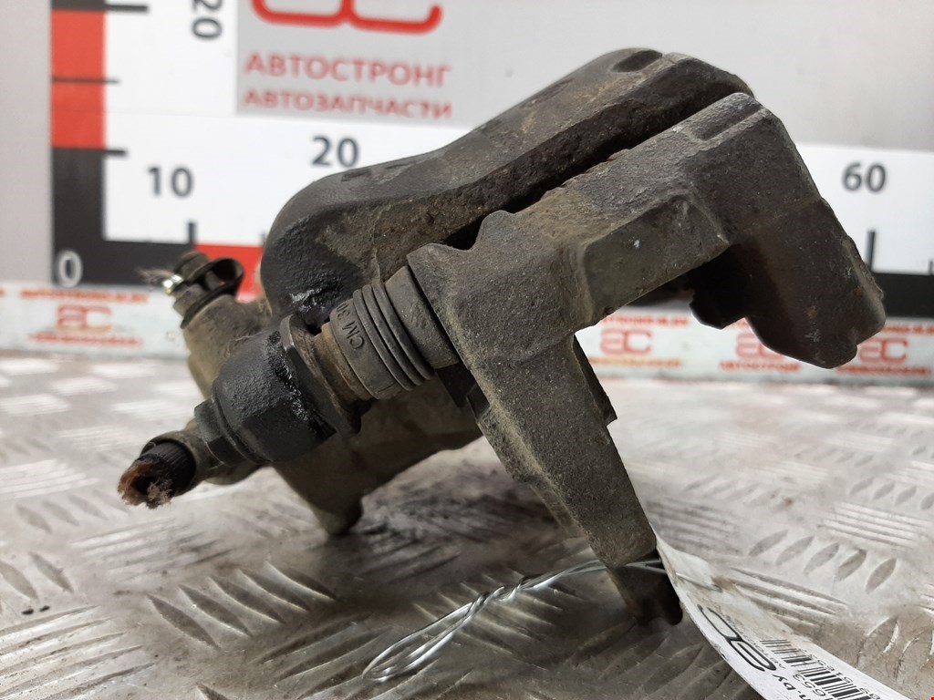 Суппорт передний правый FIAT Idea 2003-2016