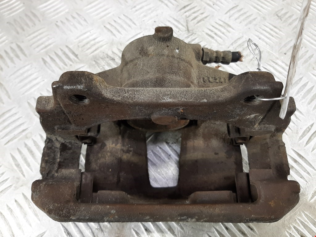 Суппорт передний правый FIAT Idea 2003-2016