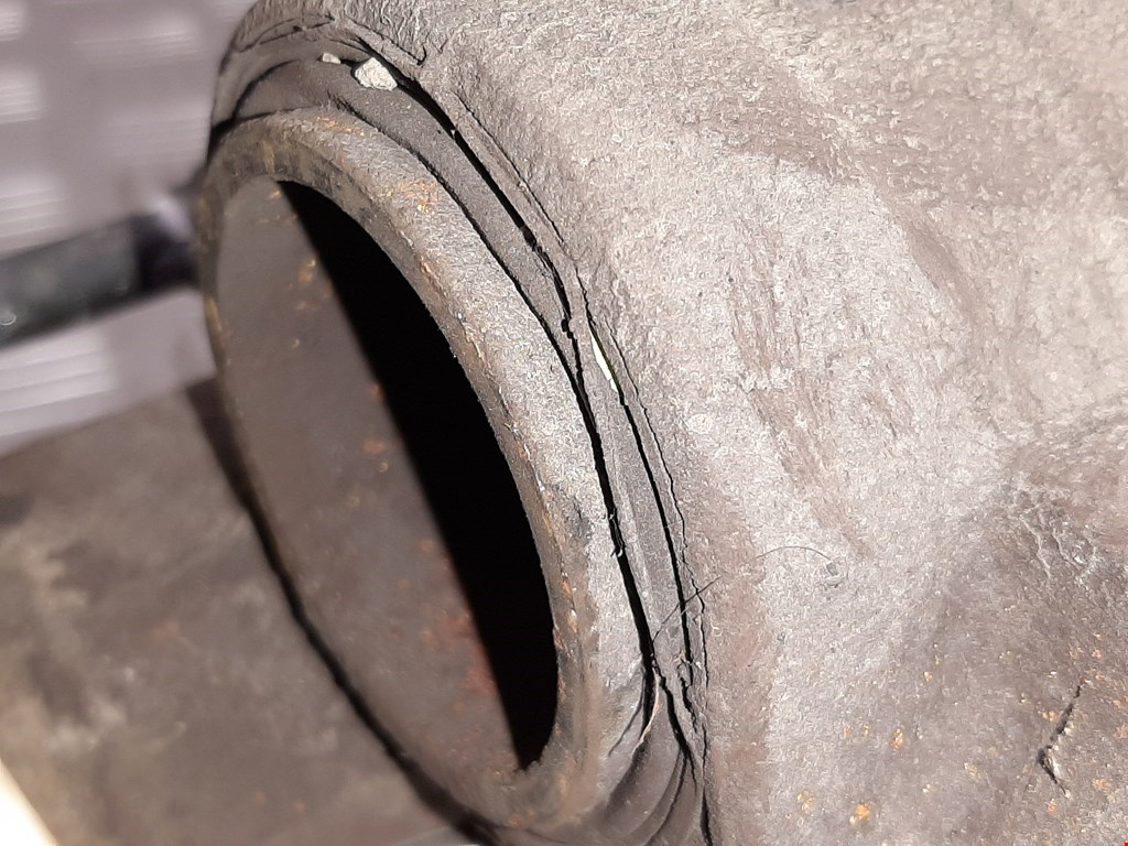 Суппорт передний правый FIAT Idea 2003-2016