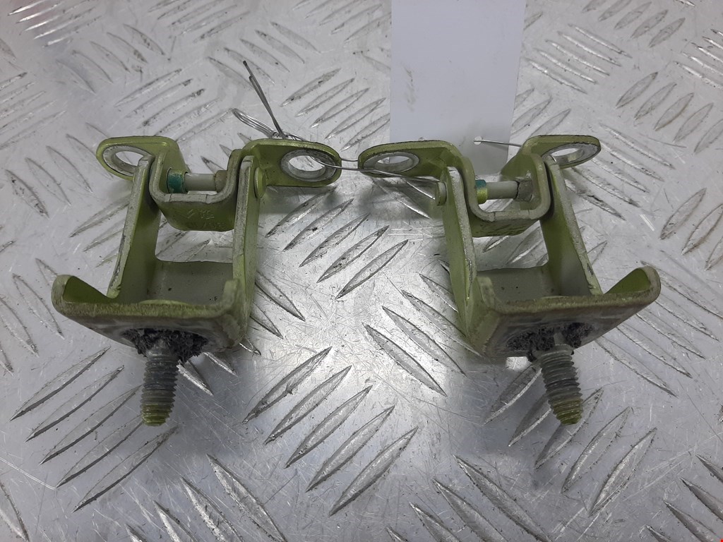 Петля крышки (двери) багажника Citroen C3 Picasso (2008-2017)