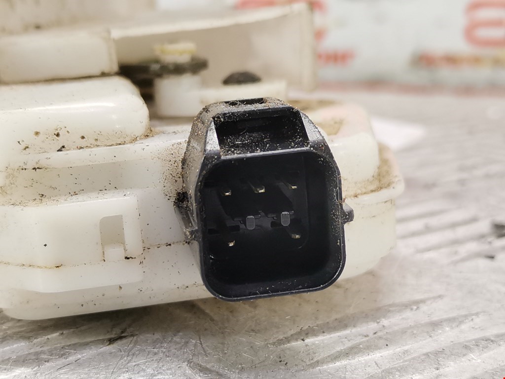 Замок двери передней правой MITSUBISHI L200 K6,K7 1996-2006