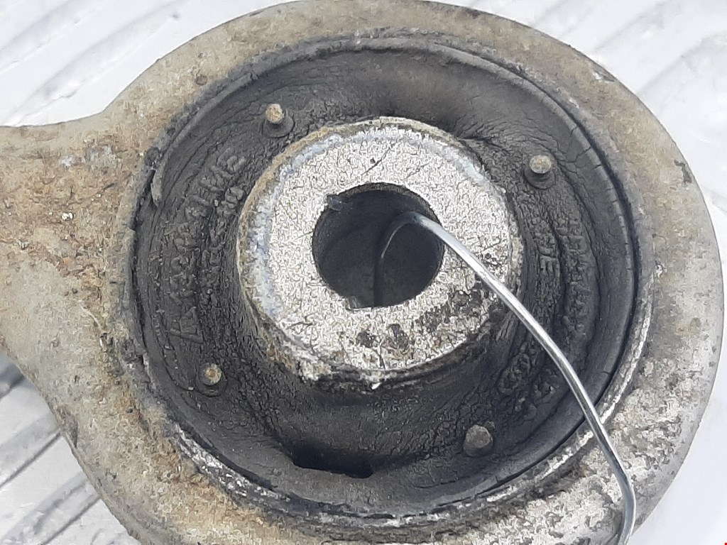 Рычаг передний правый VOLKSWAGEN Passat B5 1997-2005