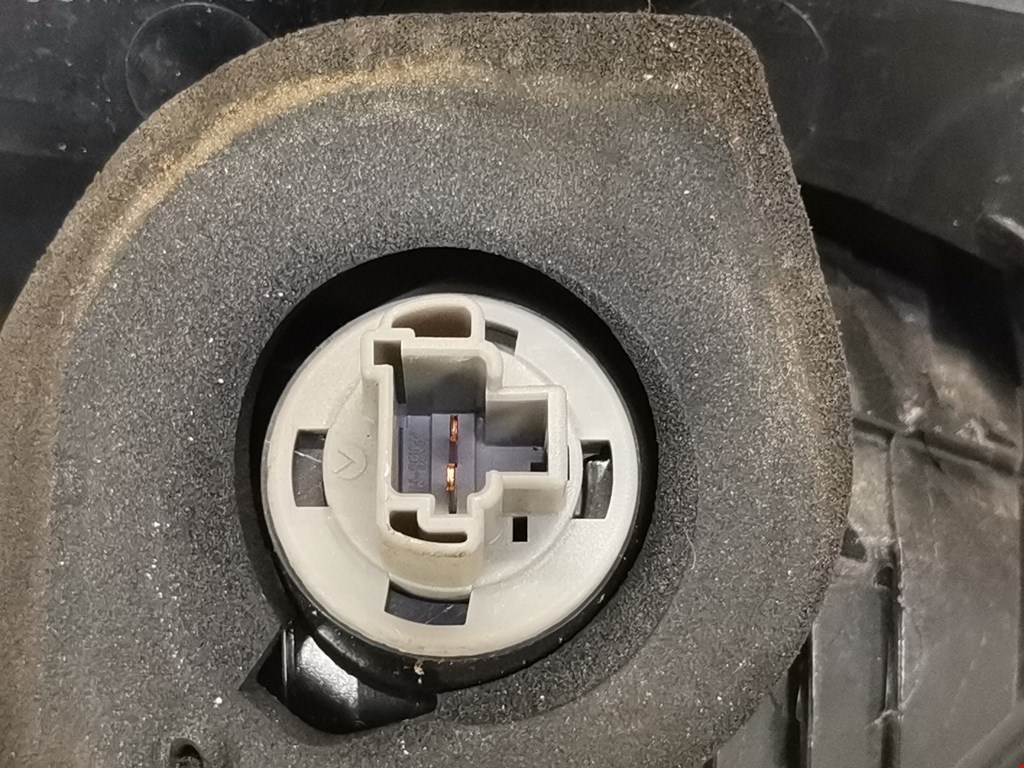 Фонарь задний внутренний правый MITSUBISHI Outlander XL 2006-2012