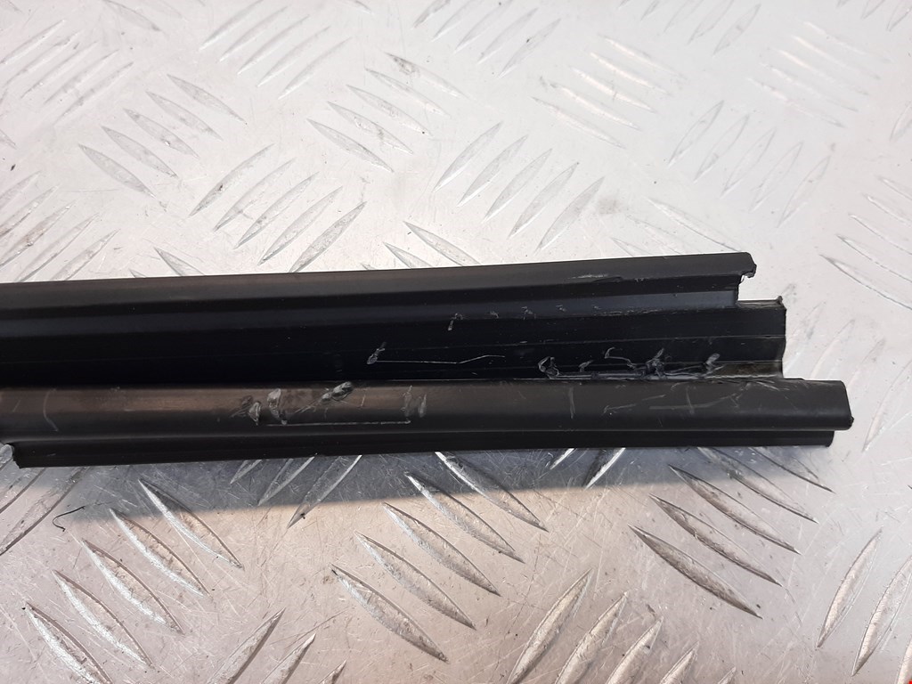 Уплотнитель (внутри) VOLKSWAGEN Passat B5 1997-2005