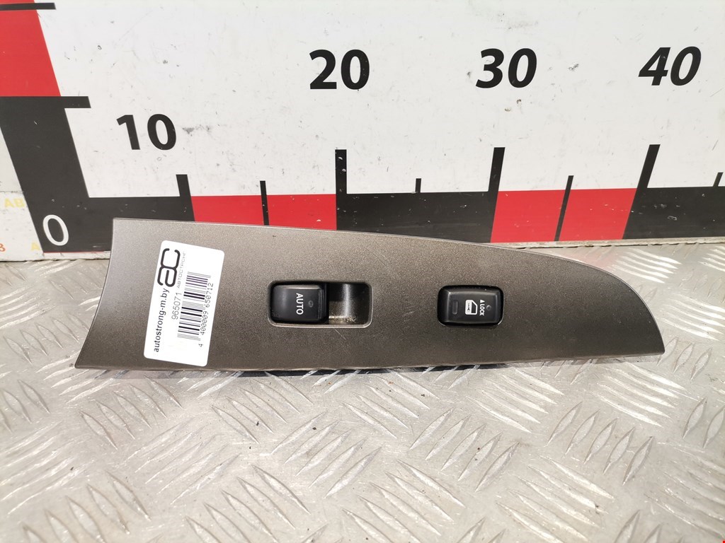 Кнопка стеклоподъемника LEXUS IS 2005-2013