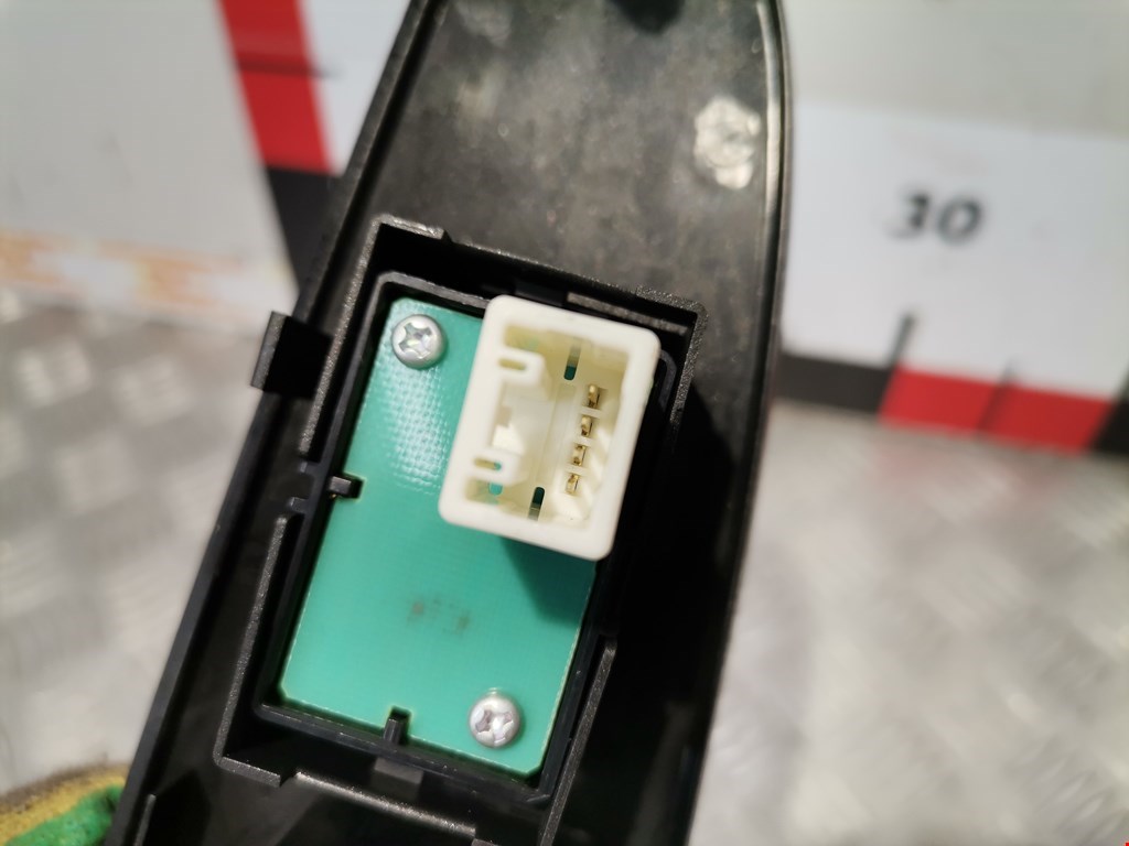 Кнопка стеклоподъемника LEXUS IS 2005-2013