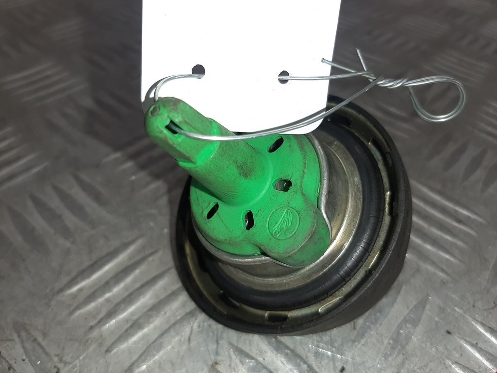 Крышка топливного бака BMW 1er E81\E87 2004-2011