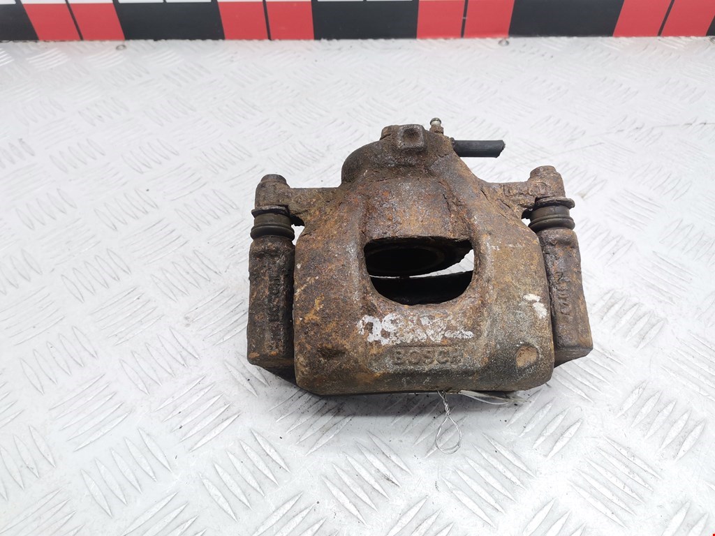 Суппорт передний левый TOYOTA Aygo AB10 2005-2014