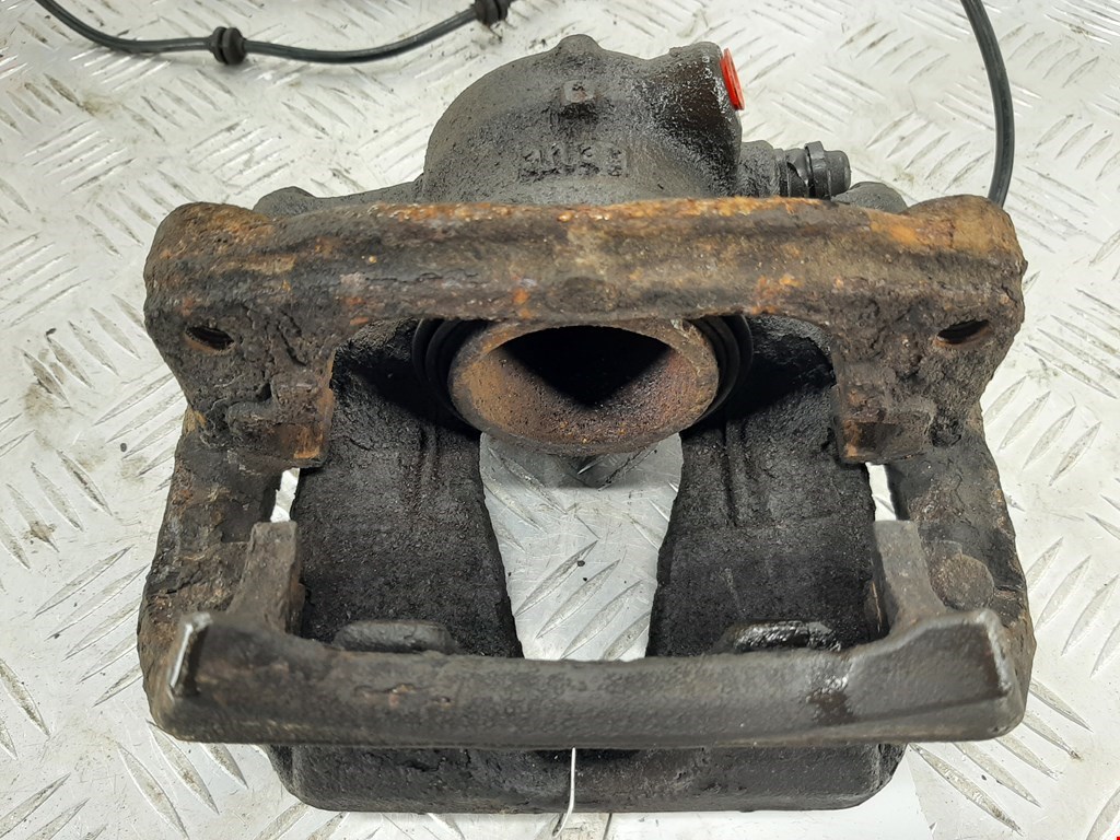 Суппорт передний правый MERCEDES-BENZ B-Class W246 2011-2018