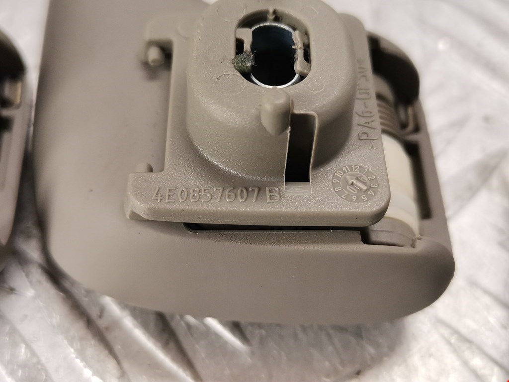 Ручка внутренняя потолочная (потолка салона) AUDI A8 D3 2003-2010