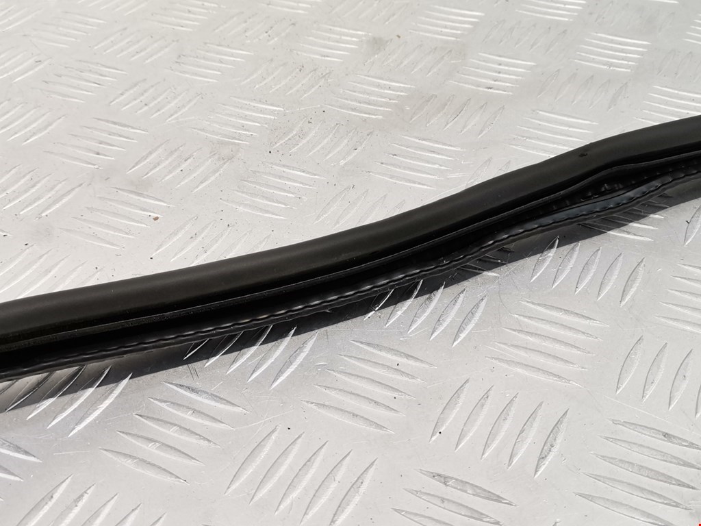 Уплотнитель двери AUDI A8 D3 2003-2010