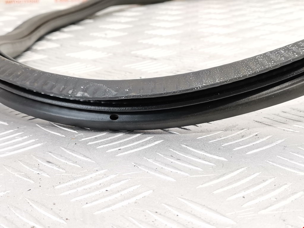 Уплотнитель двери AUDI A8 D3 2003-2010