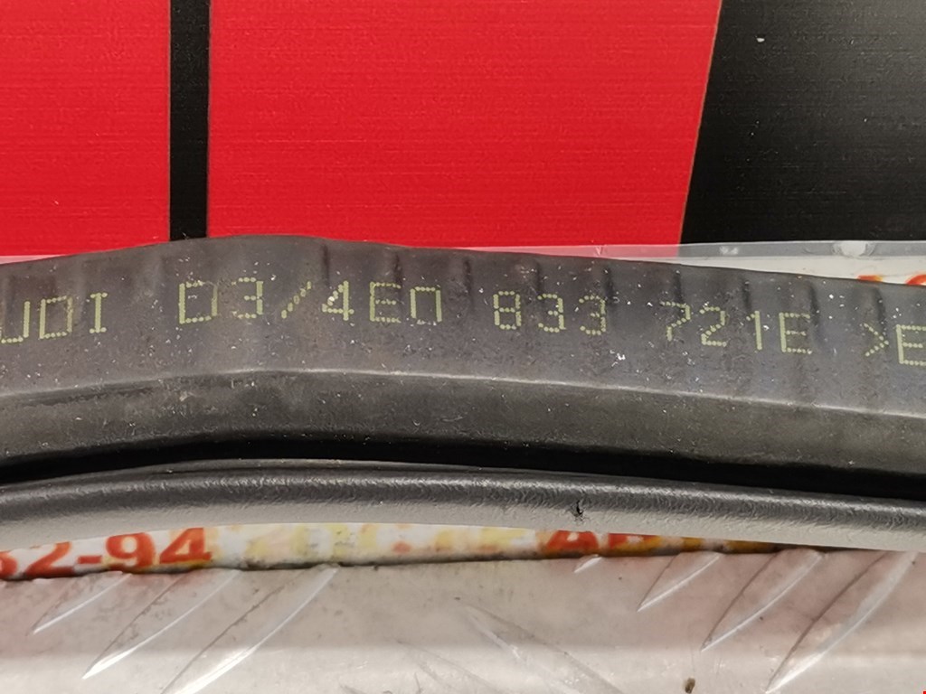 Уплотнитель двери AUDI A8 D3 2003-2010