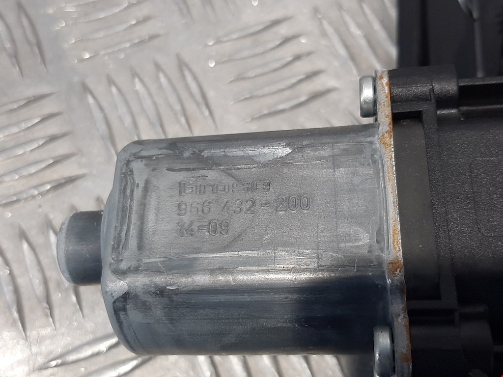 Стеклоподъемник передний правый OPEL Zafira C 2012-2019