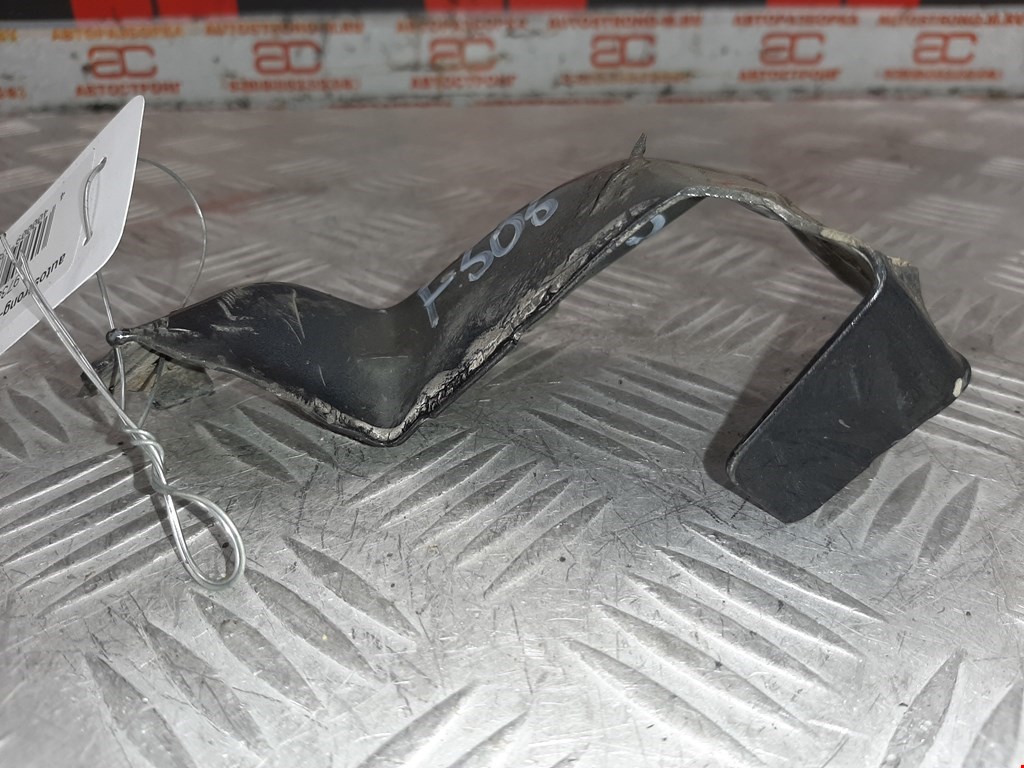 Кронштейн переднего бампера левый RENAULT Megane II 2002-2009