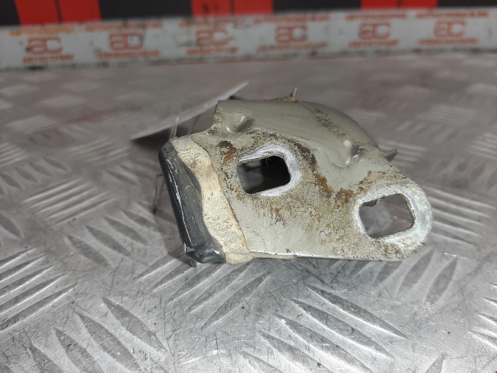 Кронштейн переднего бампера левый RENAULT Megane II 2002-2009