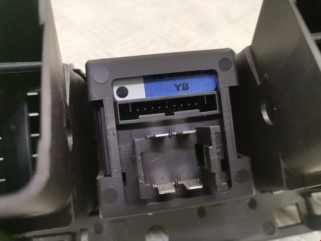 Дефлектор воздушный OPEL Meriva A 2003-2010