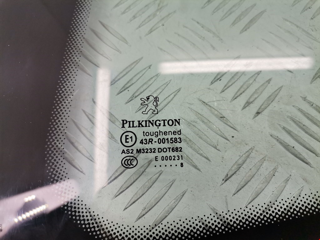 Стекло кузовное глухое левое PEUGEOT 207 2006-2015