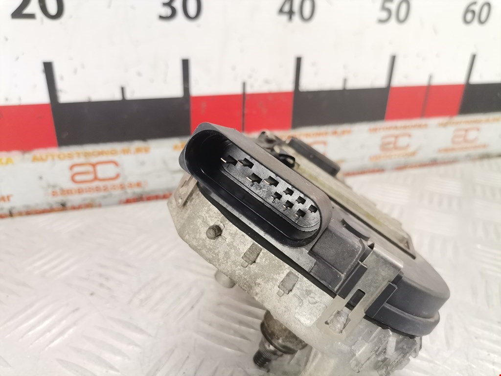 Моторчик стеклоочистителя передний AUDI A8 D3 2003-2010