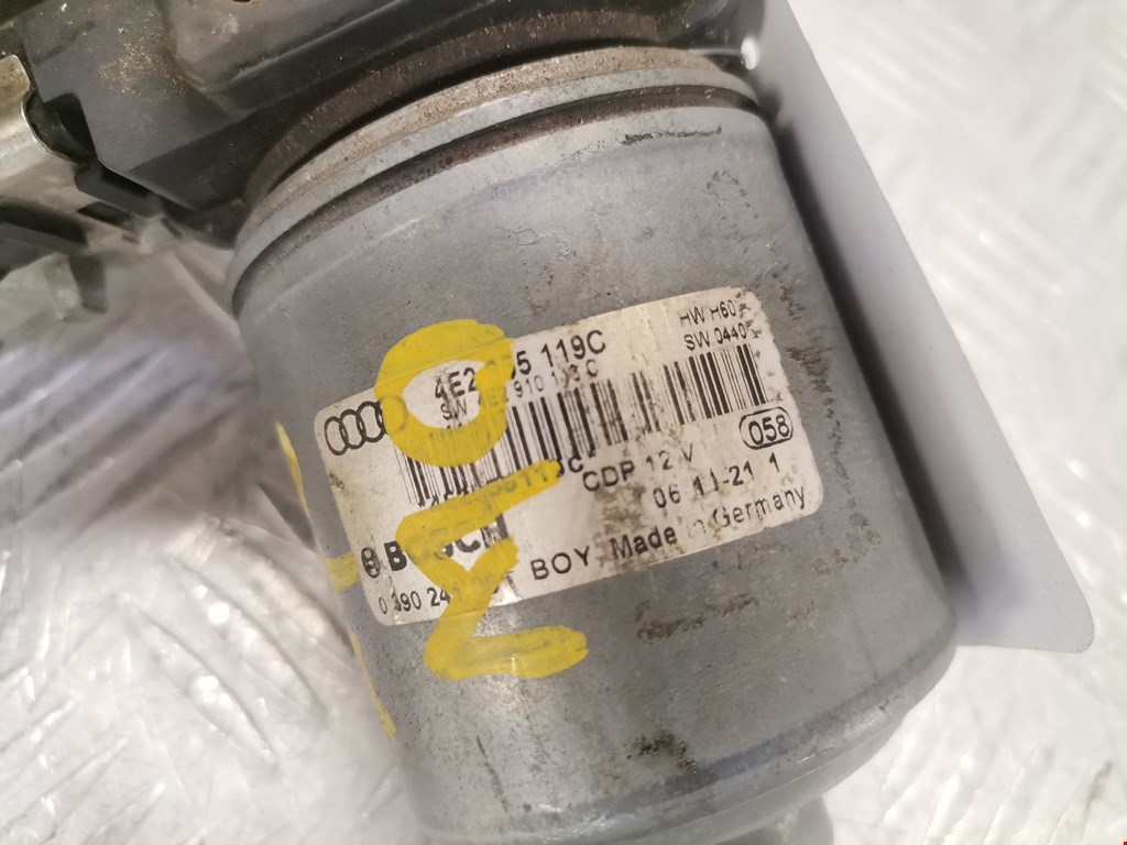 Моторчик стеклоочистителя передний AUDI A8 D3 2003-2010